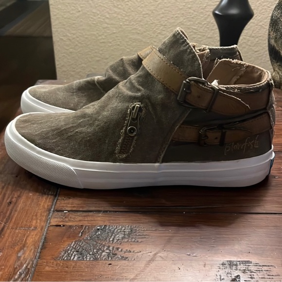 Women’s New Blowfish Malibu canvas hi-top sneakers. Distressed khaki green Sz 8. - Picture 3 of 7